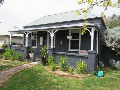 Welcome Stranger Cottage - Australian Directory 0