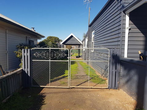 Welcome Stranger Cottage - Australian Directory 2