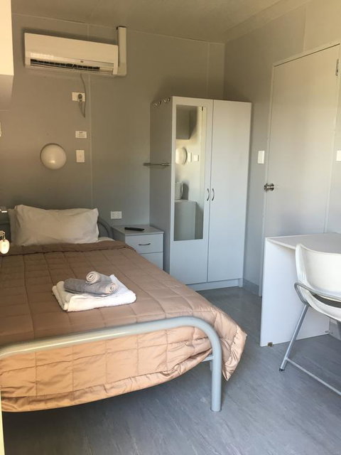 Wellshot Hotel - Australian Directory 1