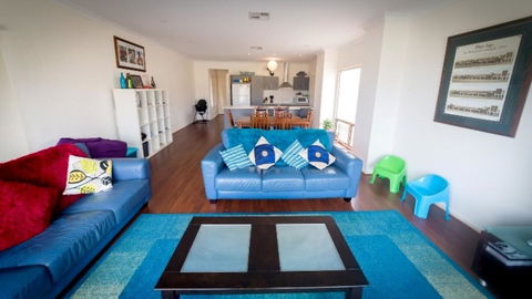 Wenneelys - 26/45 St Andrews Boulevard - Australian Directory 1