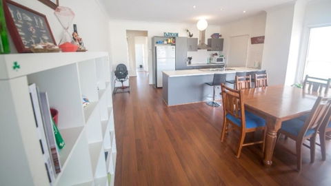 Wenneelys - 26/45 St Andrews Boulevard - Australian Directory 3