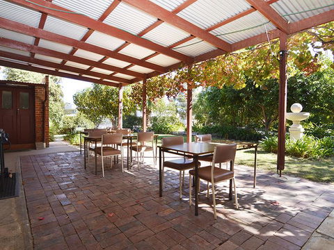 Wentworth Central Motor Inn - Australian Directory 1