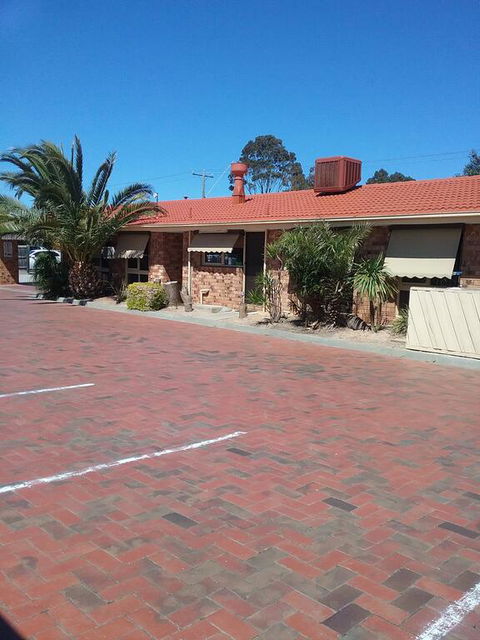 Werribee Park Motor Inn - Australian Directory 1