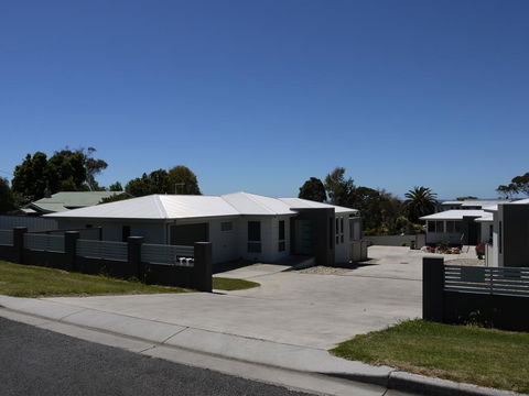 Westwood Villas - Bridport - Australian Directory 1