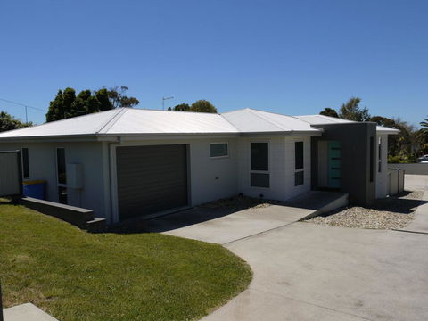 Westwood Villas - Bridport - Australian Directory 0