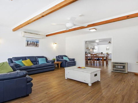 Whispering Waves - Relaxing Beach House - Australian Directory 2