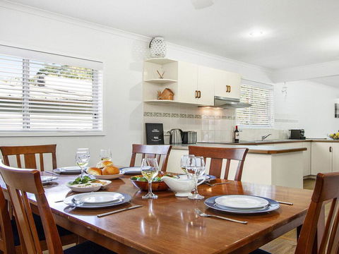 Whispering Waves - Relaxing Beach House - Australian Directory 3
