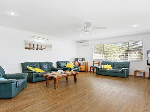 Whispering Waves - Relaxing Beach House - Australian Directory 1