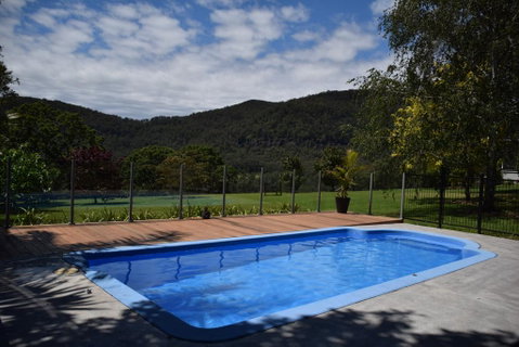 Whispers At Cedar Grove - Australian Directory 2