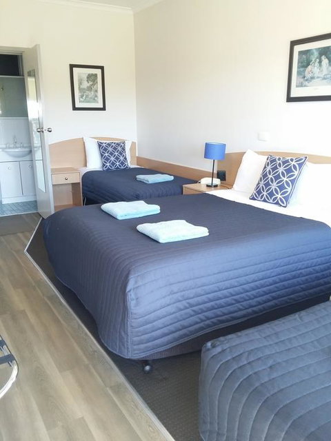 White Manor Motel - Australian Directory 2