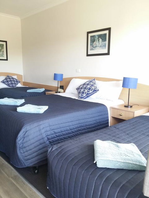 White Manor Motel - Australian Directory 3