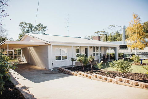 White On Wright Clare - Australian Directory 1