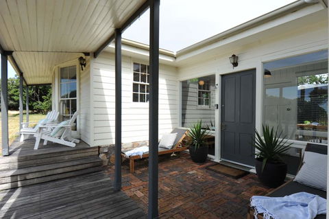 White Shell Cottage - Australian Directory 2