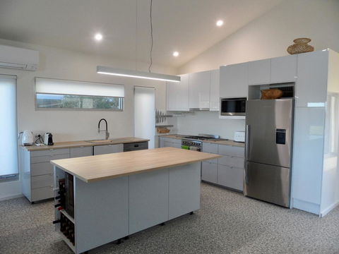 WHITE SHELLS HOLIDAY RENTAL - Australian Directory 2