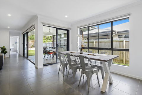 Whitsunday Family Escape - Australian Directory 3