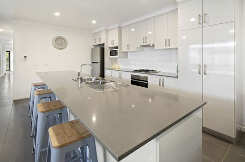 Whitsunday Family Escape - Australian Directory 1