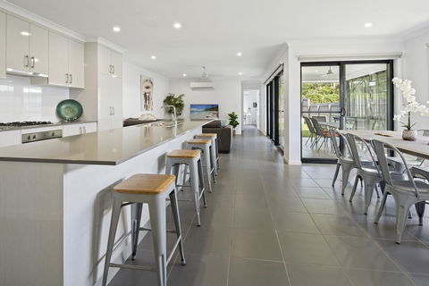 Whitsunday Family Escape - Australian Directory 0