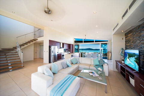 Whitsunday Views - Airlie Beach - Australian Directory 2