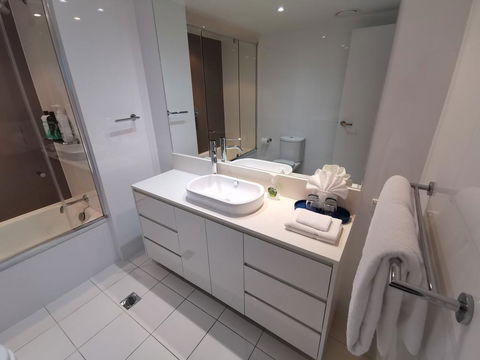 Widest Ocean View And Balcony Luxury Apt - Australian Directory 2