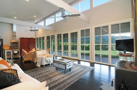 Willabrook Retreat - Mojo Cottage - Romantic Escape! - Australian Directory 2