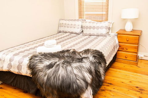 William Cottage Central Heritage Home - Australian Directory 2