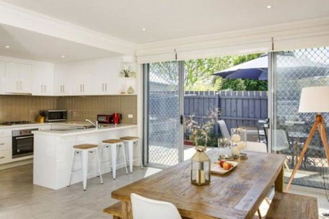 Windella Escape - Australian Directory 2