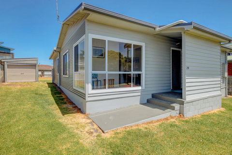 Wings And Waves - Australian Directory 2