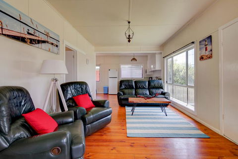 Wings And Waves - Australian Directory 0
