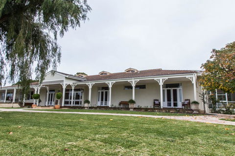 Winniston Lodge Luxury Accommodation - Australian Directory 0