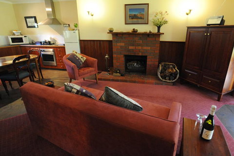 Wintarni Olives Cottage - Australian Directory 0