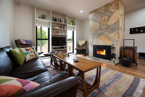 Wombat Hill Lodge - Australian Directory 1