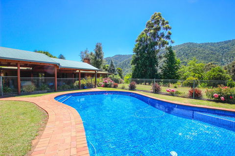 Wombat Hollow - Australian Directory 1