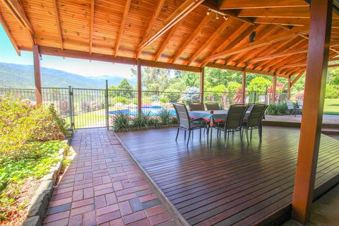 Wombat Hollow - Australian Directory 0