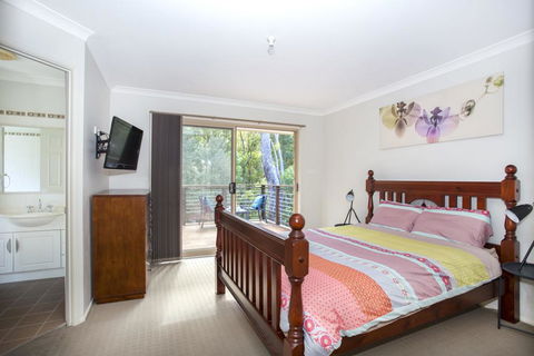 Wonder On Wattlevale - Australian Directory 3
