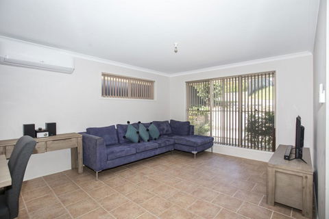 Wonder On Wattlevale - Australian Directory 1