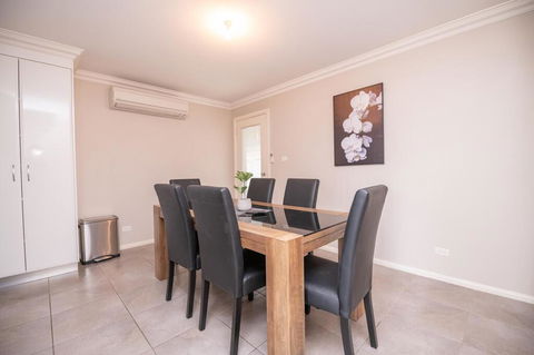 Wonderful Windred Modern, Comfy, Quiet - Australian Directory 0