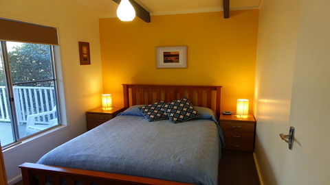 Wonky Pine Beach House, NARRWALLEE- 4 Bedroom - Australian Directory 3