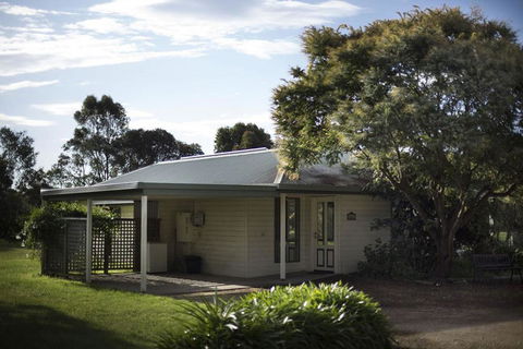 Woongara Cottage - Pet Friendly Country Retreat - Australian Directory 1