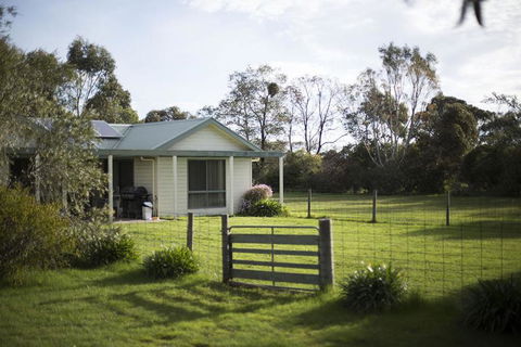 Woongara Cottage - Pet Friendly Country Retreat - Australian Directory 0