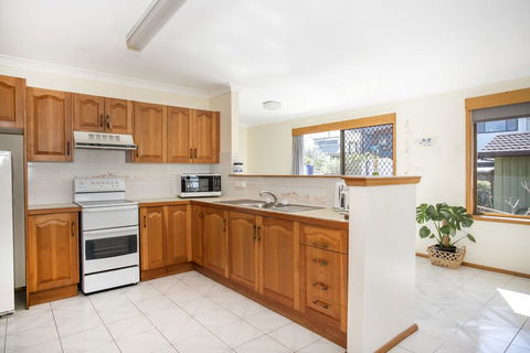 Wooroonga Crescent 9 Kioloa NSW 2539 - Australian Directory 1