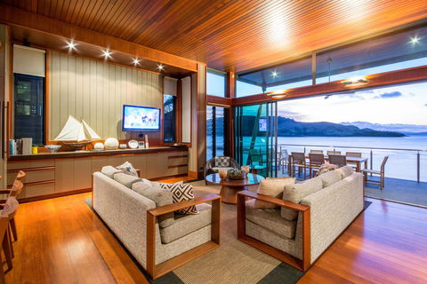 Yacht Club Villa - Australian Directory 3