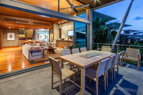 Yacht Club Villa - Australian Directory 2