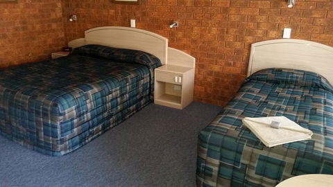 Yambil Inn - Australian Directory 1