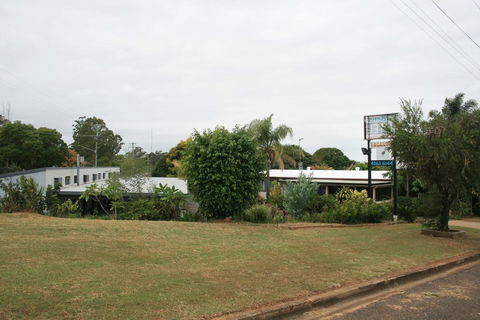 Yarraman Gardens Motel Queensland - Australian Directory 1