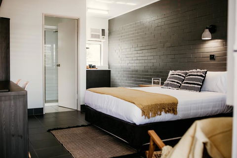 Yeppoon Surfside Motel - Australian Directory 1