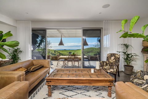 Your Luxury Escape - Horizon - Australian Directory 2