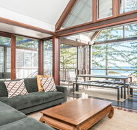 Your Luxury Escape - On The Bay - Stunning Beachfront Apartment - Australian Directory