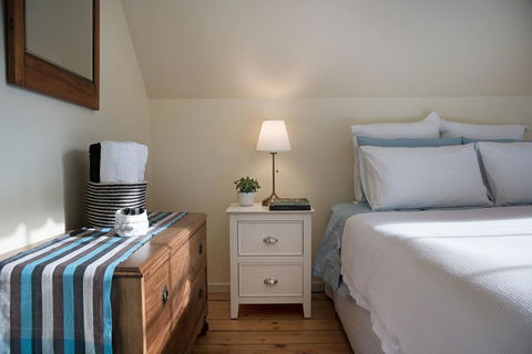 Zelman Cottage - Australian Directory 3