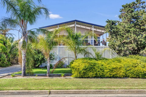 Zephyr Shores - Australian Directory 2