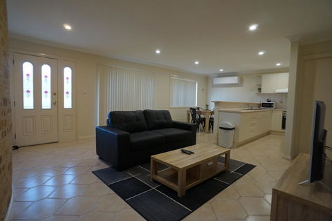 Zig Zag Motel - Australian Directory 1